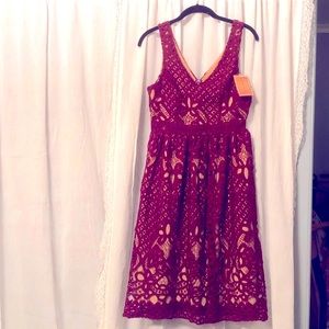 Champagne and strawberry Burgundy lace dress with cream inlay. Size Sm NWT
